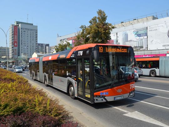 Utrudnienia w ruchu autobusów 11 listopada. Zmiany na trasach przez Bieg Niepodległości