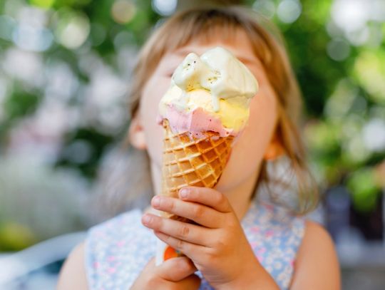 W wafelku taniej. Lodziarnie pobierają dodatkowe opłaty. Dlaczego?