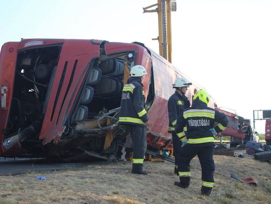 Węgierskie media: wśród 12 ofiar wypadku autokaru 17-latek