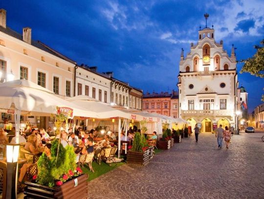 Więcej ogródków, ale też wyższe opłaty. Restauratorzy powalczą o miejsca na Rynku