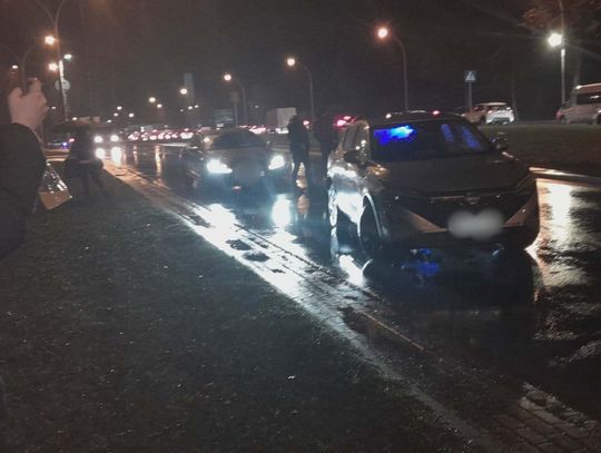 Wieczorny paraliż na al. Żołnierzy I AWP w Rzeszowie. Kobieta potrącona na pasach, trasa na Trzebownisko zablokowana