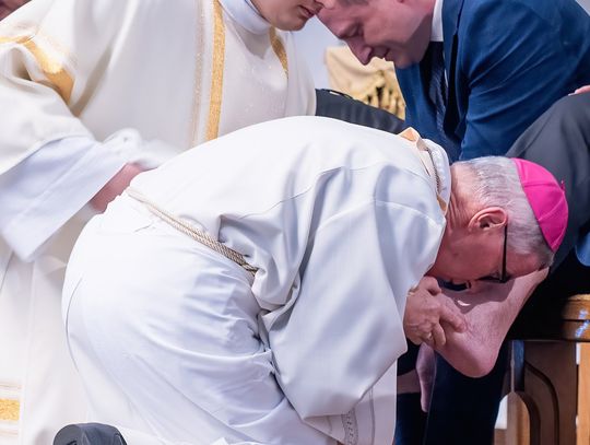 Wielki Czwartek w katedrze rzeszowskiej – Eucharystia źródłem misji każdego wiernego [ZDJĘCIA]