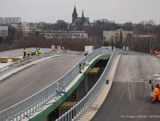Wisłokostrada na finiszu! Ostatnia warstwa asfaltu i otwarcie na początku 2026 roku [ZDJĘCIA]