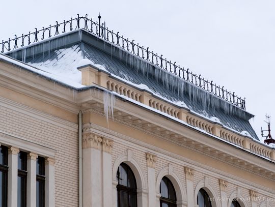 Władze biją na alarm: usuńcie sople, zanim dojdzie do tragedii