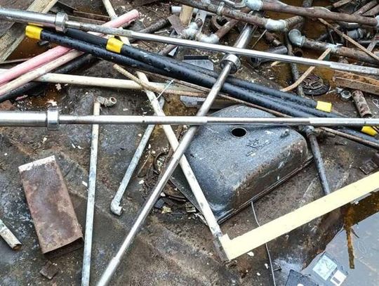 Włamali się do magazynu przy ul. Reja. Ukradli przewody, agregat i sprzęt do ćwiczeń