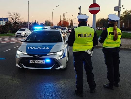 Wszystkich Świętych w Rzeszowie. Zmiany w ruchu drogowym i wzmożona obecność policji przy cmentarzach Wszystkich Świętych w Rzeszowie. Zmiany w ruchu drogowym i wzmożona obecność policji przy cmentarzach