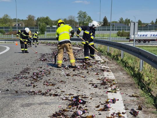Wylało się piwo i... blokowało wjazd na autostradę
