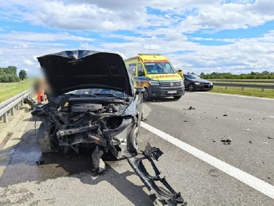 Wypadek na A4. Dwie osoby poszkodowane, autostrada w stronę Rzeszowa zablokowana