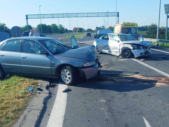 Wypadek na drodze krajowej nr 77. Cztery osoby trafiły do szpitala
