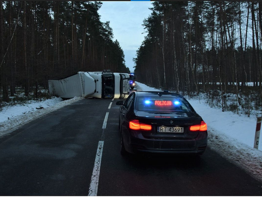 Wypadek na drodze wojewódzkiej nr 872. Droga zablokowana na 8 godzin