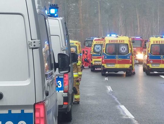 Wypadek na S19 pod Sokołowem Młp.. Zderzyły się dwa samochody i trzy motocykle. 3 osoby ranne!