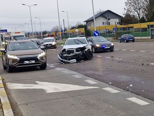 Wypadek trzech samochodów w Rzeszowie. Dwie osoby ranne