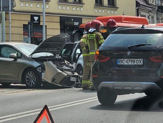 Wypadek w centrum Rzeszowa. Na kierowców czekają utrudnienia w ruchu.