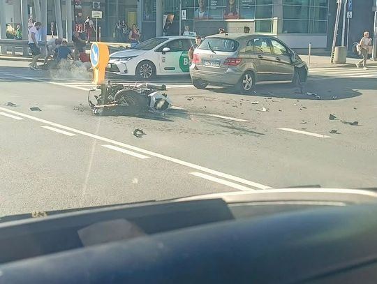 Wypadek w centrum Rzeszowa. Ranny motocyklista