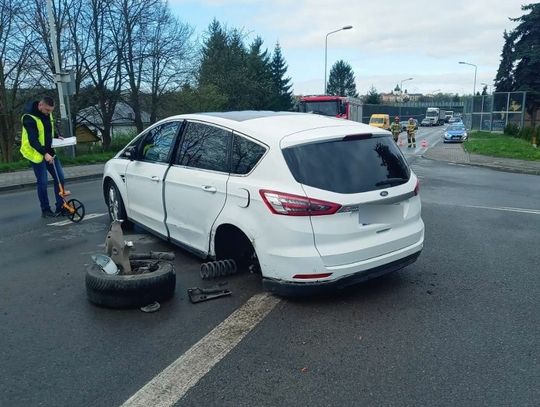 Wypadek w Jarosławiu, starszy mężczyzna zasłabł za kierownicą wpadając w samochód jadący z naprzeciwka