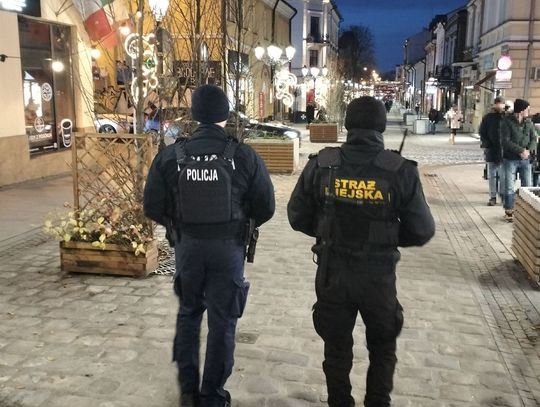 Wzmocnione patrole w centrum Rzeszowa. Policja wspiera Straż Miejską