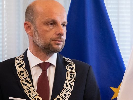 Po burzliwej sesji Rady Miasta Rzeszowa, prezydent Konrad Fijołek otrzymał wotum zaufania