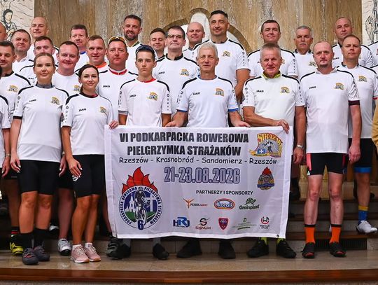 Z Rzeszowa ruszyli w drogę pełną wiary. Strażacy pokonają setki kilometrów na rowerach
