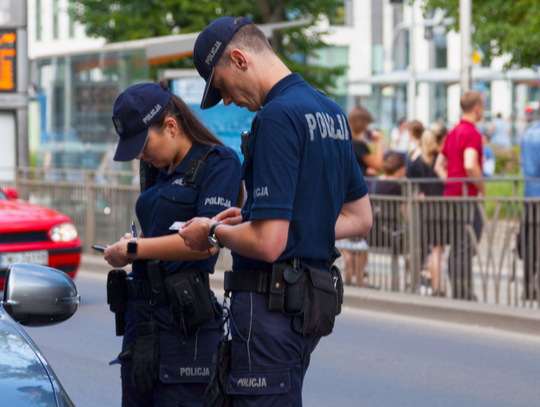 Za dużo obowiązków, za mało pieniędzy. Policjantów ubywa z dnia na dzień