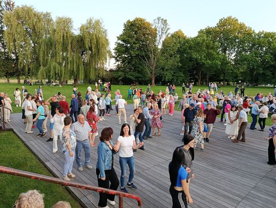 Zabawa w świetnej atmosferze. Powakacyjna potańcówka z muzyką na żywo