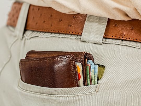 Zarzuty dla 34-latka, który znalazł i zabrał cudzy portfel