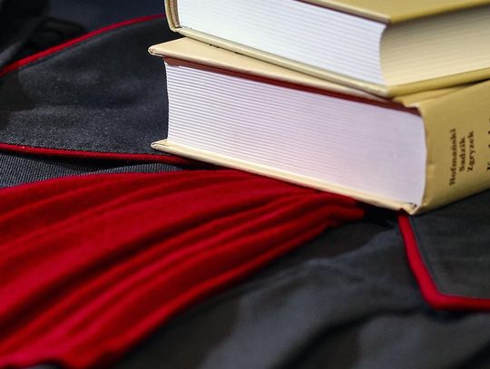 Zarzuty o mobbing i psychiczne znęcanie się nad pracownikami dla byłego kierownika skarbówki