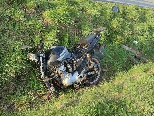 Zderzenie auta z motocyklem. 16-letni motocyklista śmigłowcem zabrany do szpitala