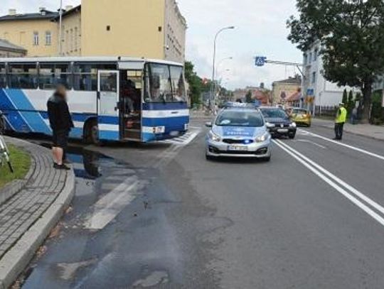 Zderzenie autobusu z rowerzystką