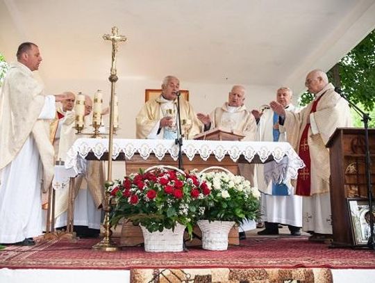 Złoty Jubileusz kapłaństwa bpa Edwarda Białogłowskiego w parafii rodzinnej