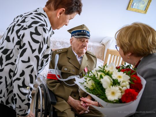 Żywa legenda z Oleszyc. Porucznik Tadeusz Bystrzycki świętuje 102. urodziny