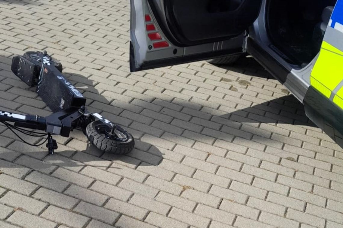 11-latek jechał hulajnogą elektryczną bez uprawnień. Matka dostała 1000 zł mandatu 11-latek jechał hulajnogą elektryczną bez uprawnień. Matka dostała 1000 zł mandatu