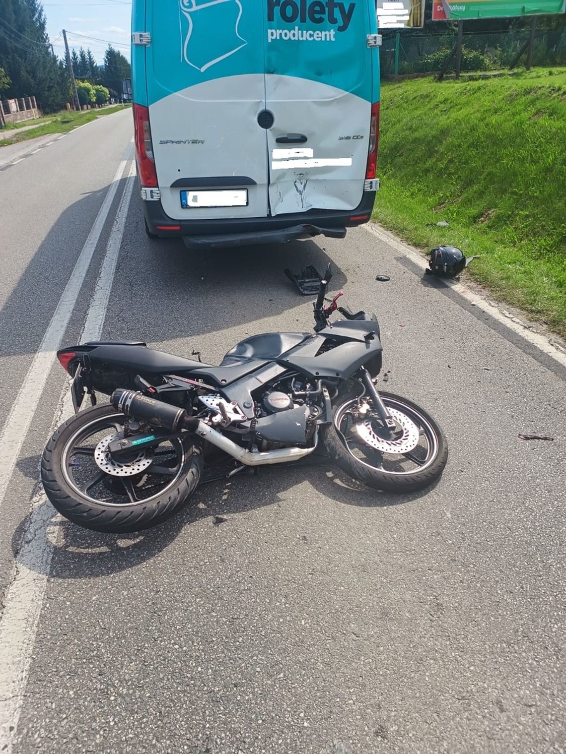 16-letni motocyklista trafił do szpitala po wjechaniu w busa!