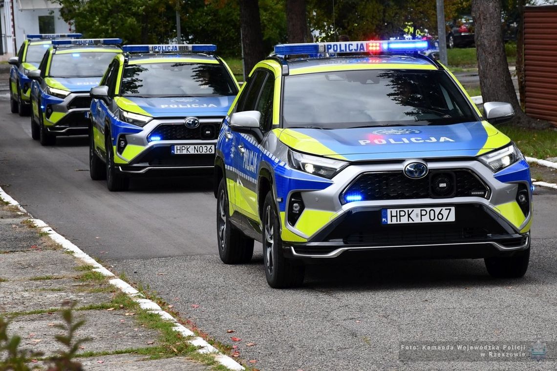 16 nowoczesnych radiowozów trafiło do podkarpackiej policji [ZDJĘCIA]