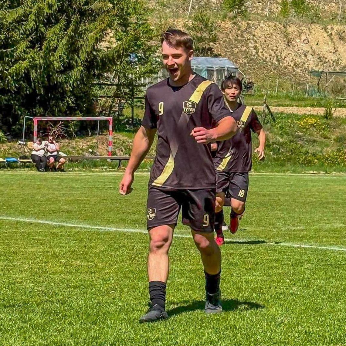 17-latek strzelił 10 goli! Tytan Konieczkowa urządził sobie festiwal bramek, wygrali 17:0