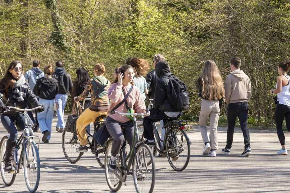 2 tysiące złotych mandatu za jazdę ze słuchawkami. Jest taki pomysł