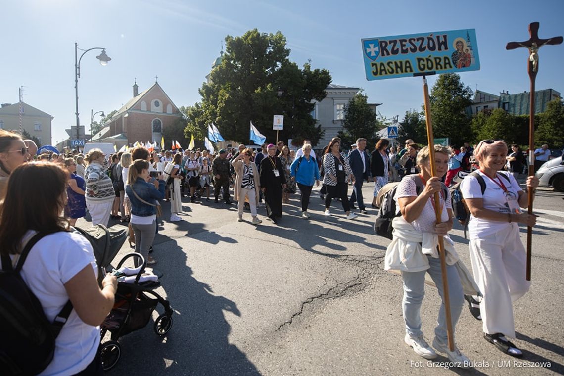 Wyruszyła 47. Rzeszowska Piesza Pielgrzymka z Rzeszowa na Jasną Górę [FOTO]