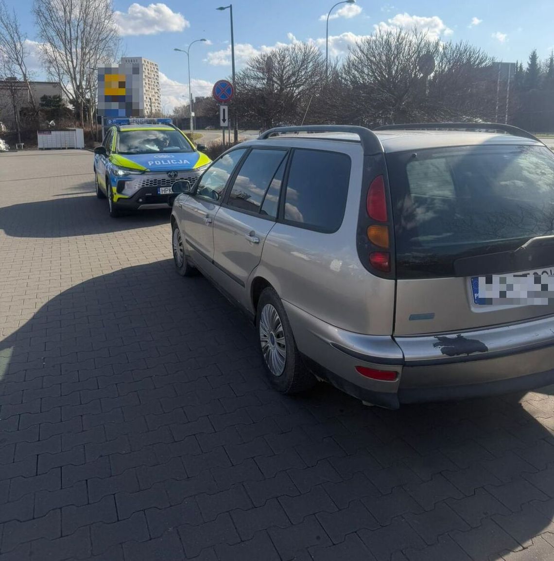48-latek kierował mając ponad 3 promile i trzy dożywotnie zakazy. Tak przyjechał do sklepu