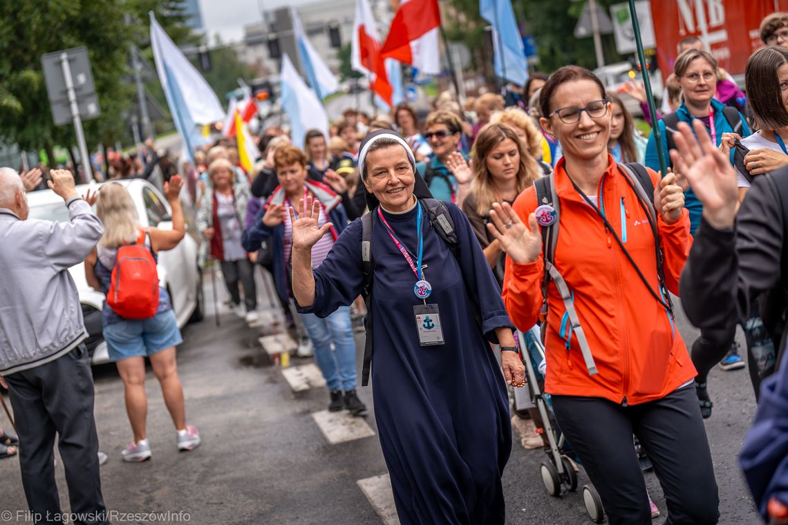 48. Rzeszowska Piesza Pielgrzymka. Wierni wyruszyli na Jasną Górę [ZDJĘCIA]
