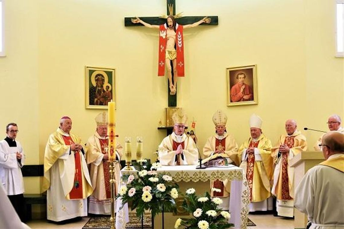 50 lat kapłaństwa bp. E. Białogłowskiego, ks. W. Szurka i ks. Cz. Szewczyka