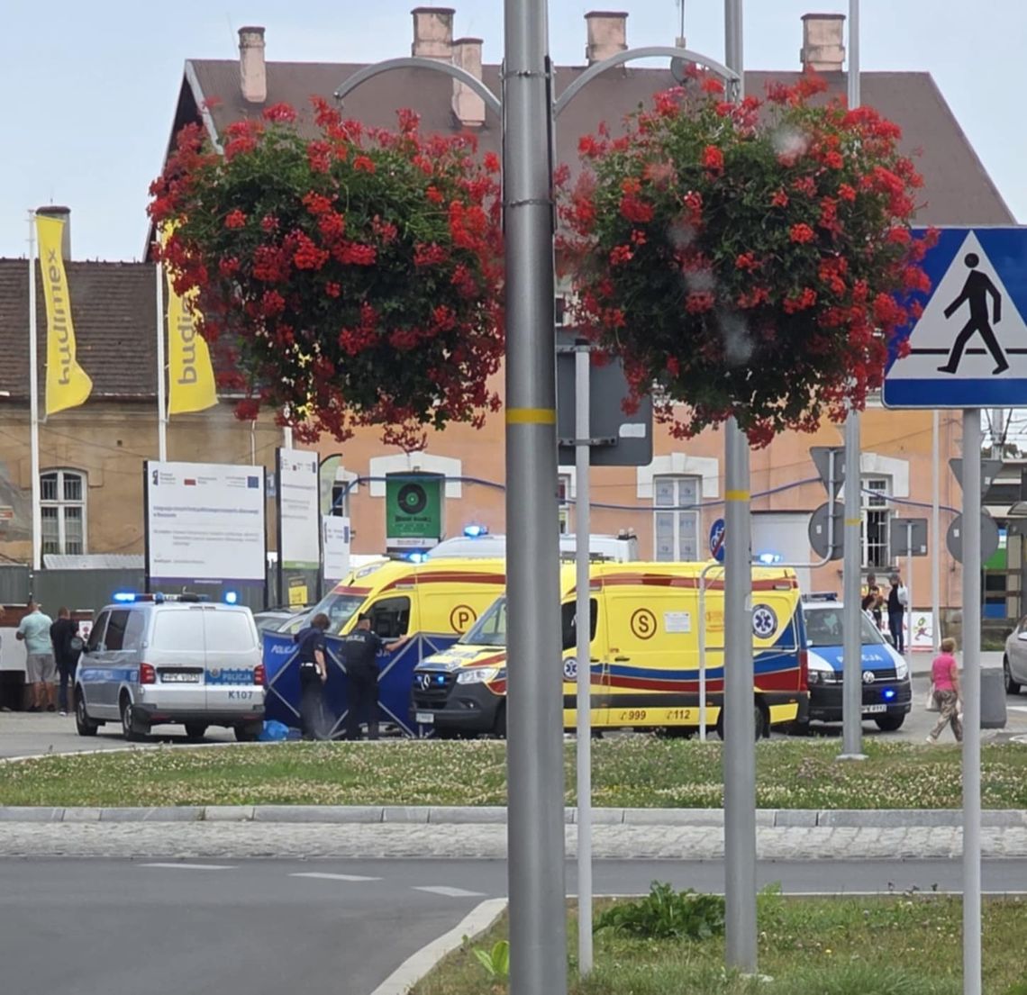 69-letnia kobieta zmarła nagle przed dworcem PKP