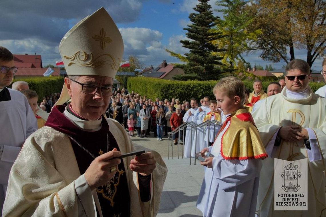 9 października odbyła się konsekracja kościoła w Krasnem