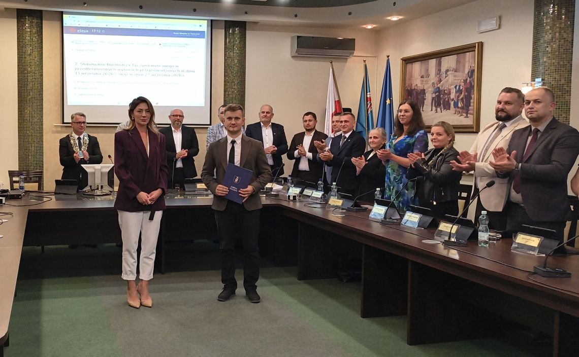 Adrian Michałek oficjalnie burmistrzem Tyczyna. Złożył ślubowanie i rozpoczyna pracę Adrian Michałek oficjalnie burmistrzem Tyczyna. Złożył ślubowanie i rozpoczyna pracę