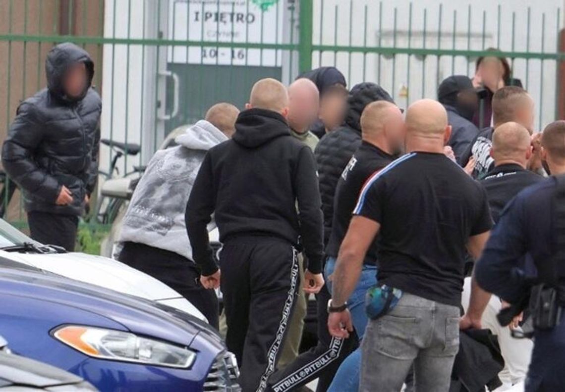 Akt oskarżenia przeciwko uczestnikom bójki 20 pseudokibiców skierowany do sądu Akt oskarżenia przeciwko uczestnikom bójki 20 pseudokibiców skierowany do sądu