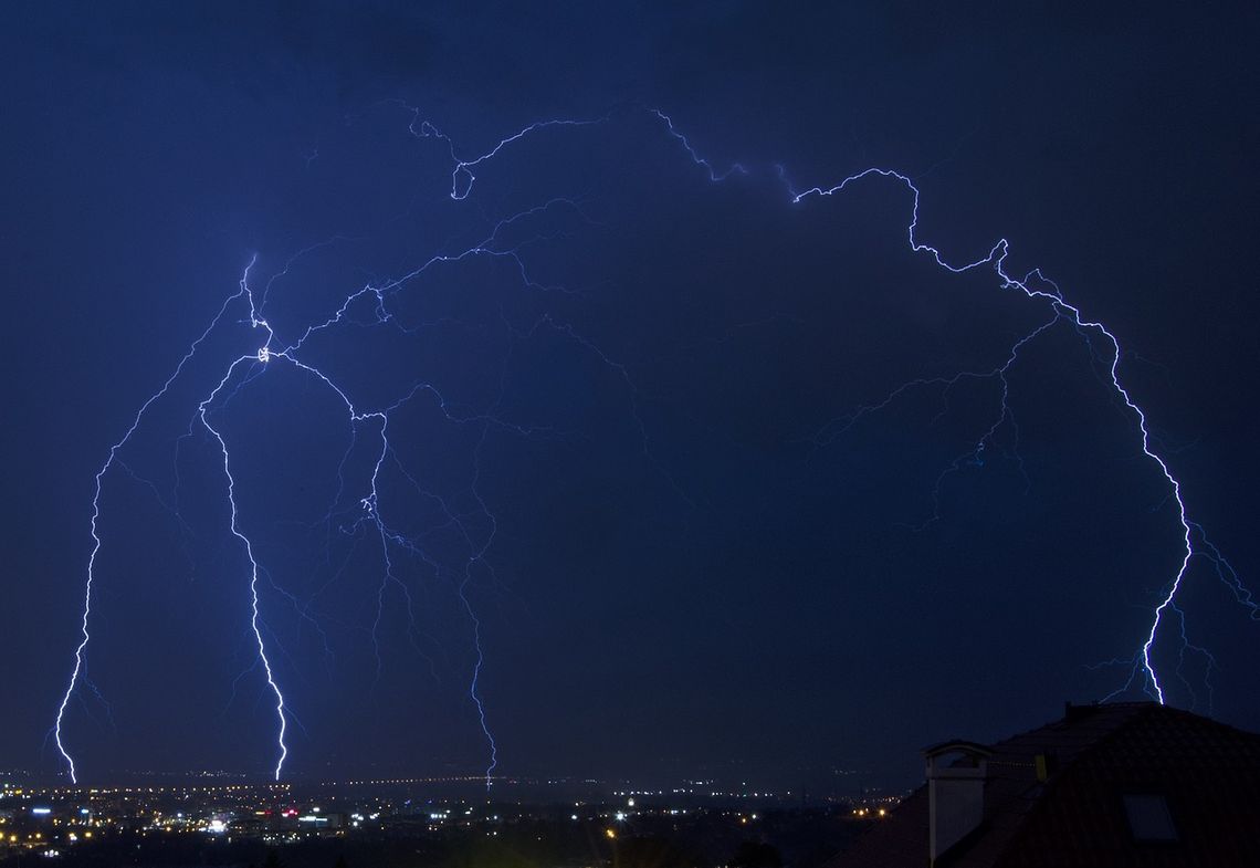 Alert pogodowy dla Podkarpacia. Możliwe silne burze z gradem i porywistym wiatrem