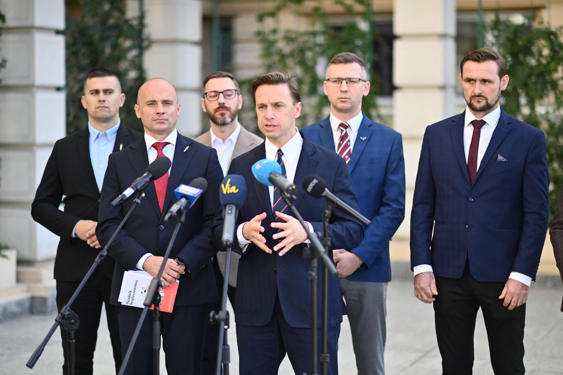 „Alerty RCB stały się kabaretem?”. Krzysztof Bosak ostro o systemie alarmowania „Alerty RCB stały się kabaretem?”. Krzysztof Bosak ostro o systemie alarmowania