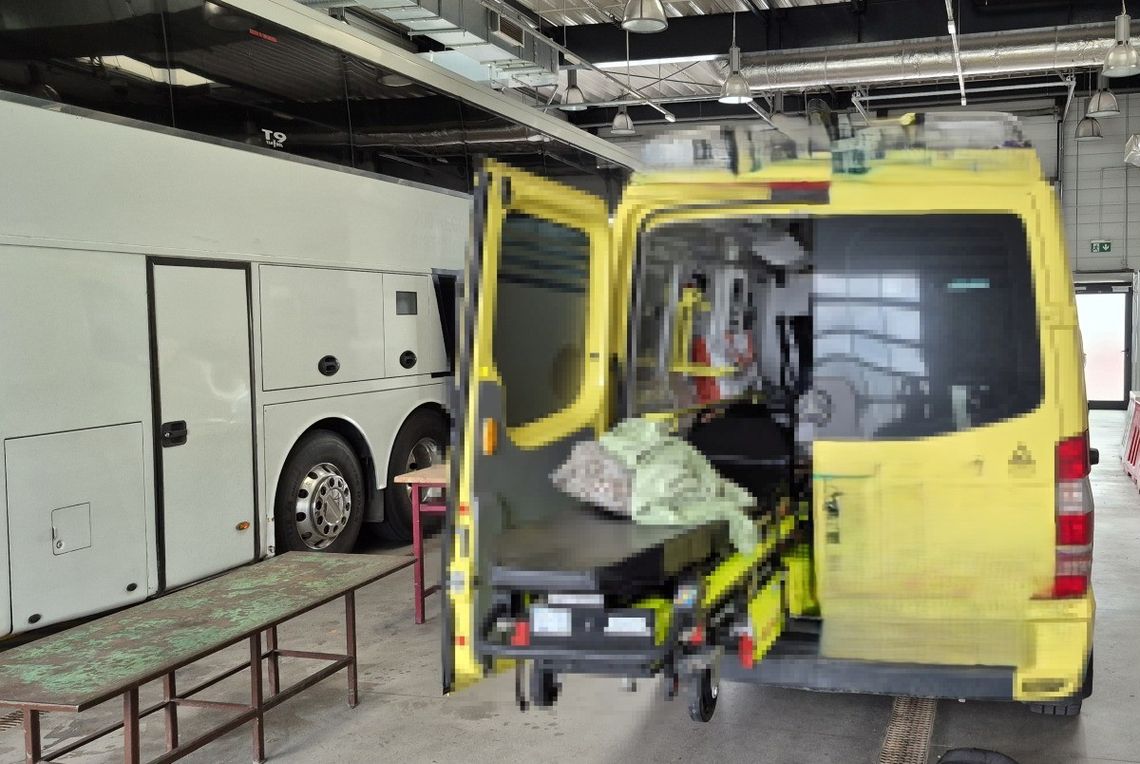 Ambulans pełen kontrabandy. Funkcjonariusze KAS przechwycili ponad 900 paczek papierosów Ambulans pełen kontrabandy. Funkcjonariusze KAS przechwycili ponad 900 paczek papierosów