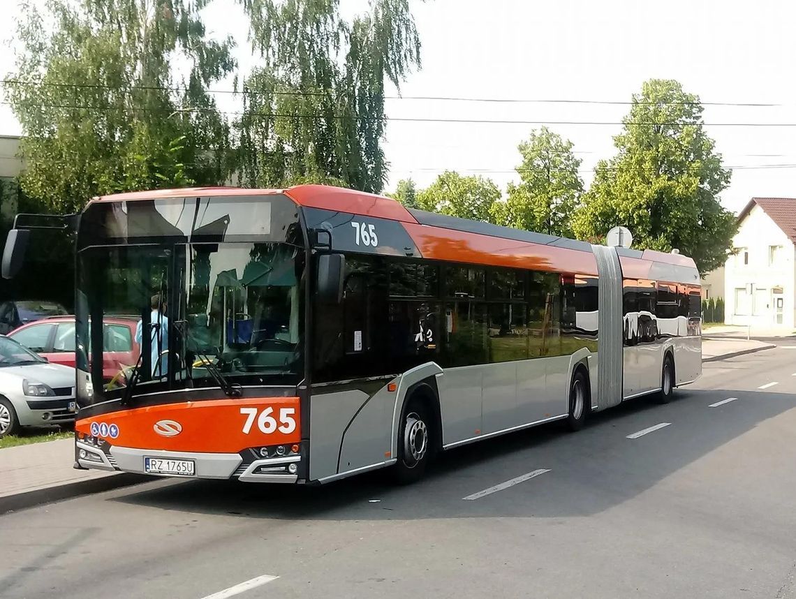 Atak na kontrolerkę autobusową: Brutalne zajście na linii 47 w Rzeszowie