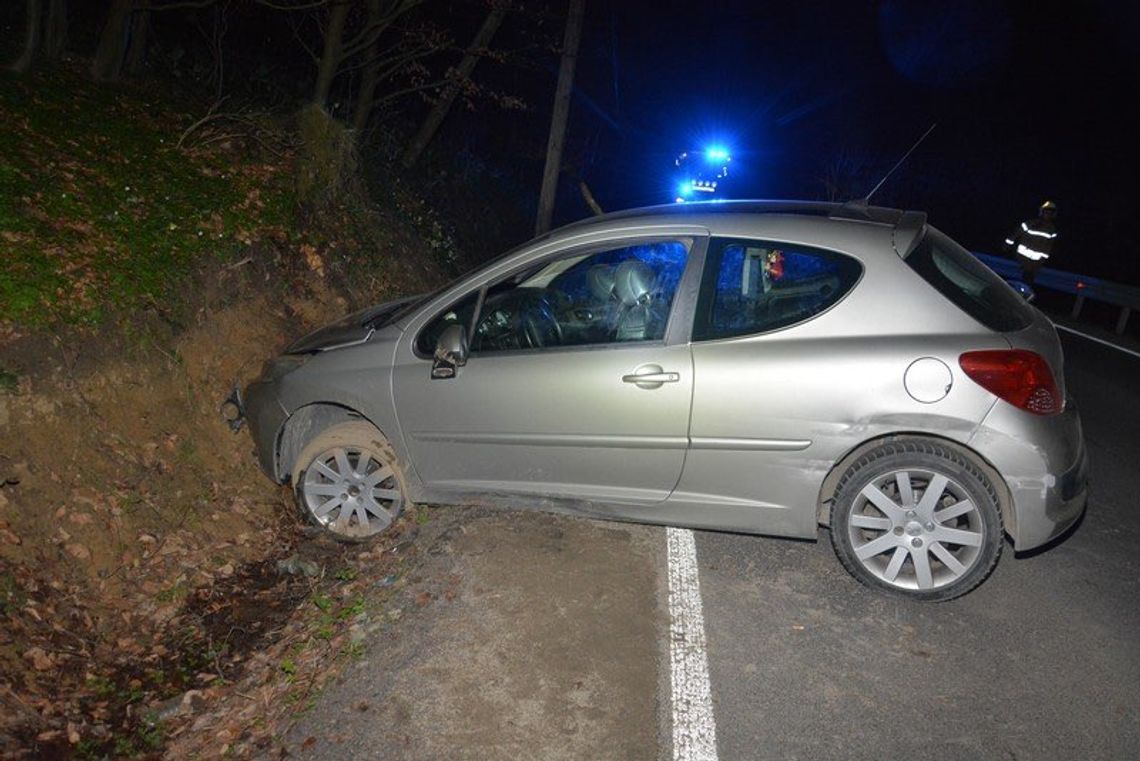 Auto 28-latki znalazło się w rowie. Kobieta miała ponad 2 promile alkoholu we krwi!