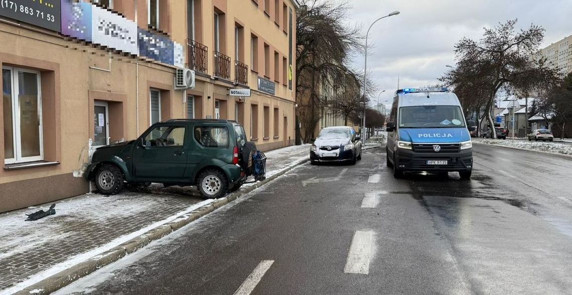 Auto wjechało w pieszych na chodniku na ulicy Warszawskiej!