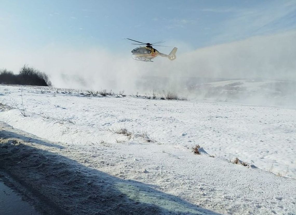 Auto z niemowlęciem w rowie, na miejscu lądował śmigłowiec LPR
